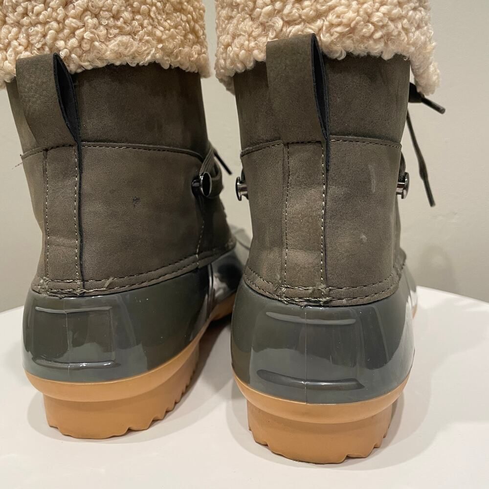 DV by Dolce Vita Ulito Duck Ankle Bootie Olive Green - Size: 7.5 - Picture 6 of 7